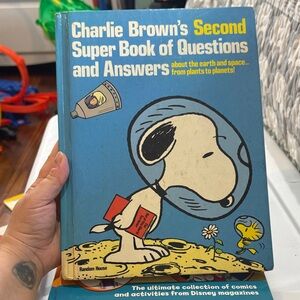 Charlie Brown's Second Super Book Of Questions & Answers  Earth & Space 1977